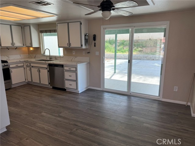 Detail Gallery Image 3 of 21 For 1000 Broadway, Barstow,  CA 92311 - 3 Beds | 2 Baths