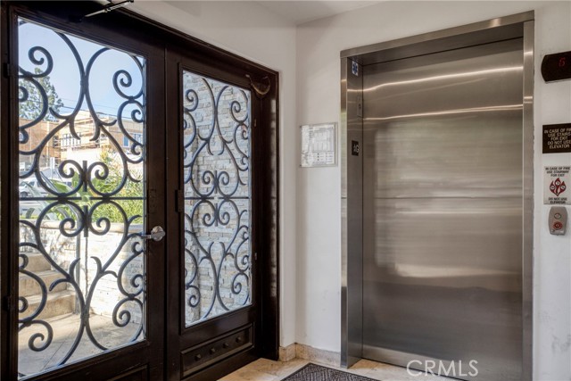 Detail Gallery Image 2 of 25 For 12916 Moorpark St #201,  Studio City,  CA 91406 - 3 Beds | 2 Baths