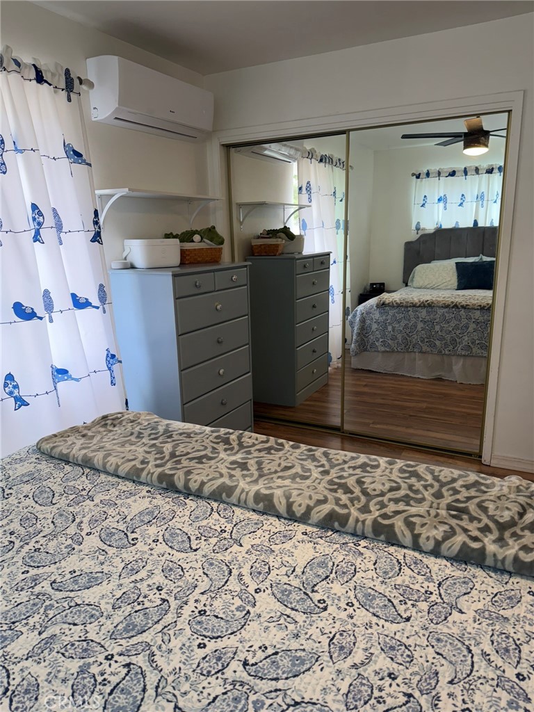 https://media.crmls.org/medias/b36720c6-6426-426b-b1ea-68302a8e4429.jpg?preset=X-Large