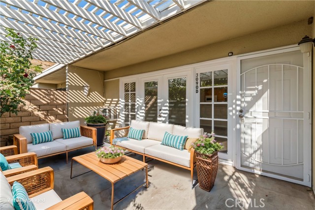 Detail Gallery Image 1 of 16 For 3090 Panorama Rd #D,  Riverside,  CA 92506 - 2 Beds | 2 Baths