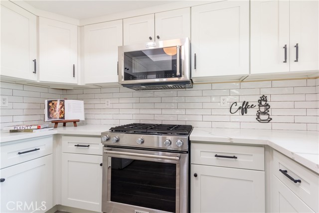 1033 S Dewcrest Drive, Anaheim CA: https://media.crmls.org/medias/b3689328-7984-46b5-befc-93606688d8ff.jpg