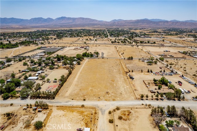 8 S Dunford Avenue, Littlerock CA: https://media.crmls.org/medias/b36906df-92ee-4b20-bf9e-fb1c69a69f69.jpg