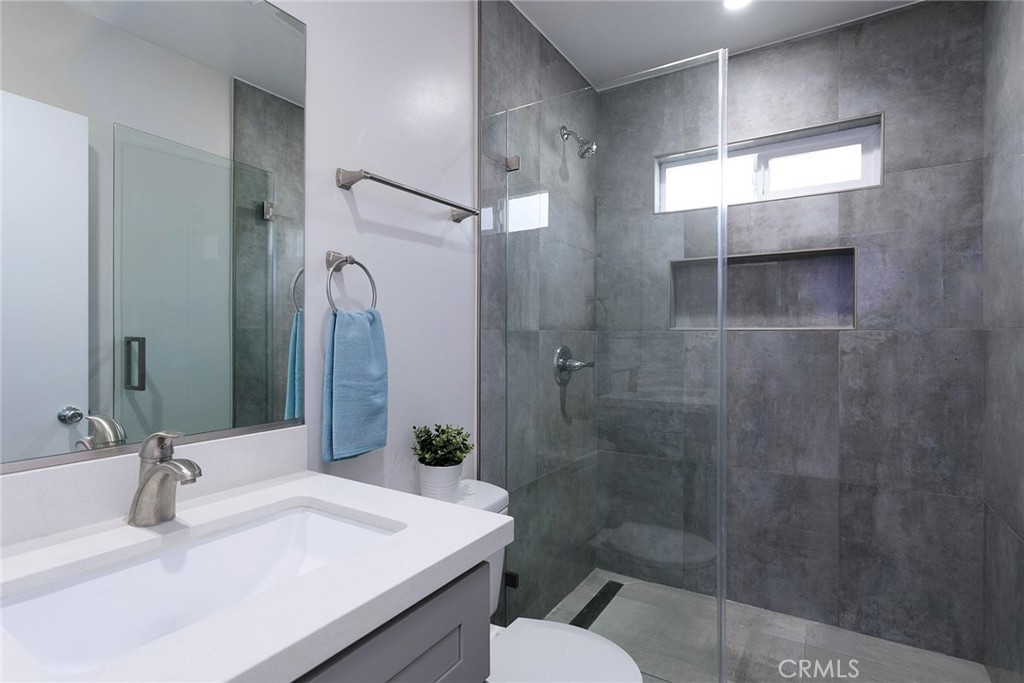 MLS #OC25147950 img 1