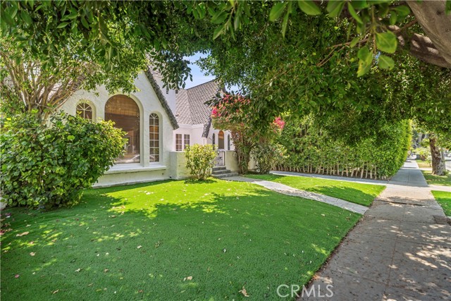 336 N Crescent Heights Boulevard, Los Angeles CA: https://media.crmls.org/medias/b36970f5-7213-4f8a-b53d-82a62a8779d0.jpg
