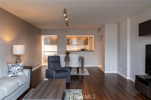 Detail Gallery Image 13 of 66 For 345 Pioneer Dr #1201,  Glendale,  CA 91203 - 2 Beds | 2 Baths