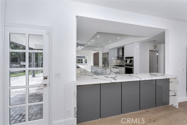 Detail Gallery Image 32 of 74 For 6037 Little Oak Ln, Woodland Hills,  CA 91367 - 5 Beds | 5 Baths