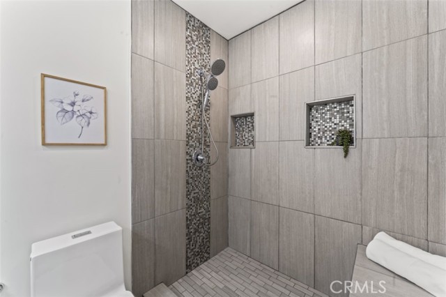 Detail Gallery Image 17 of 44 For 17008 Hartland St, Lake Balboa,  CA 91406 - 4 Beds | 2 Baths