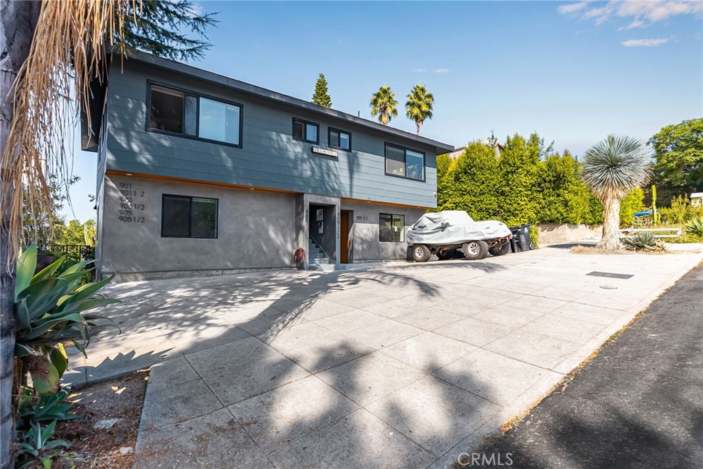 1/2 Micheltorena Street
