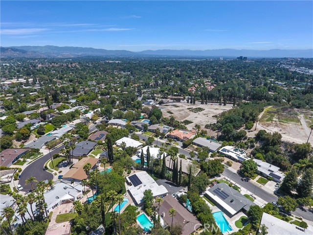 5115 Boda Pl, Woodland Hills CA: https://media.crmls.org/medias/b36b3cd0-7dc6-4f9a-bb90-2e7a3f5727ec.jpg