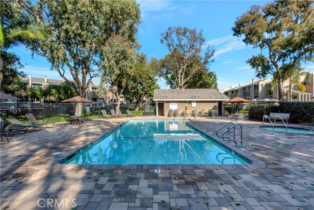 Detail Gallery Image 9 of 12 For 18786 Racquet Ln, Huntington Beach,  CA 92648 - 3 Beds | 2/1 Baths