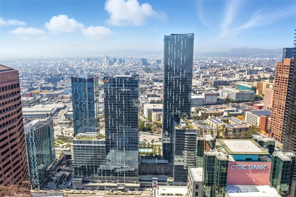 https://media.crmls.org/medias/b36c71d0-cdd2-4875-84fd-6c1ab05cd4ed.jpg?preset=X-Large