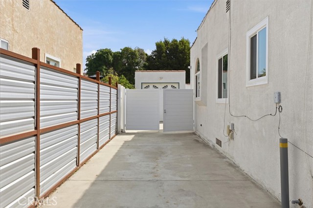 Detail Gallery Image 48 of 53 For 11916 Oxford Ave, Hawthorne,  CA 90250 - 3 Beds | 2 Baths