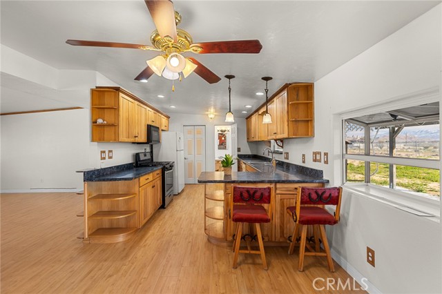 Detail Gallery Image 4 of 31 For 21103 Wigwam St, Apple Valley,  CA 92307 - 3 Beds | 1/1 Baths