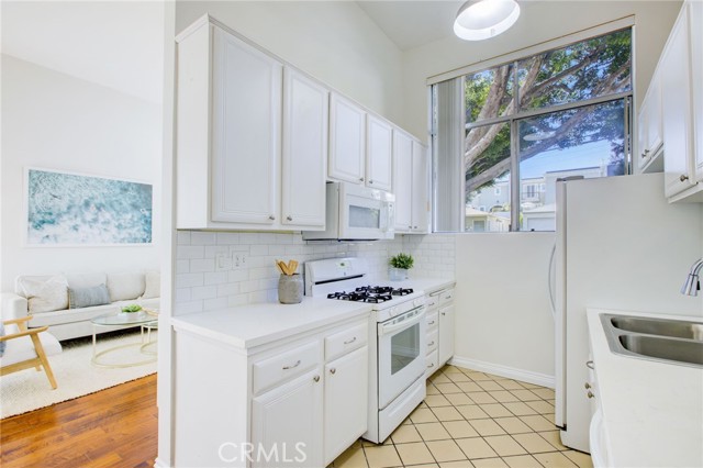 Detail Gallery Image 7 of 36 For 1304 Berkeley St #3,  Santa Monica,  CA 90404 - 4 Beds | 2 Baths