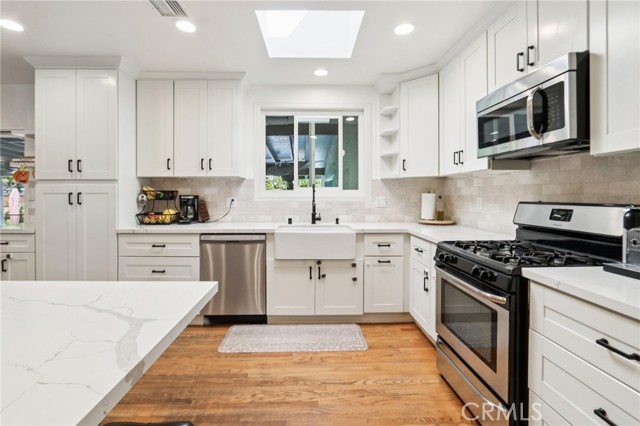 18937 Sylvan Street photo 17