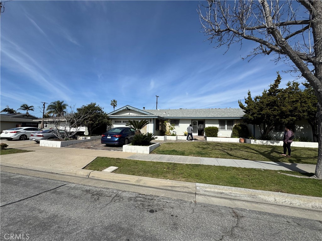 1041 E Grove Avenue