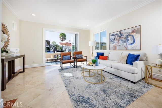 Detail Gallery Image 1 of 42 For 209 Chicago Ave, Huntington Beach,  CA 92648 - 3 Beds | 3/2 Baths