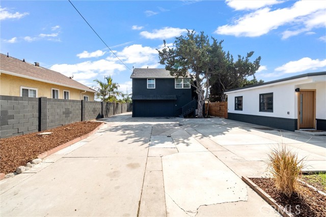 Detail Gallery Image 2 of 71 For 1526 W 9th St, Santa Ana,  CA 92703 - 6 Beds | 5 Baths