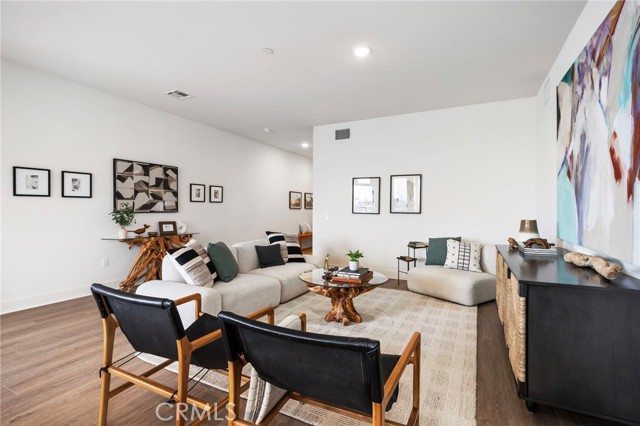 Detail Gallery Image 5 of 71 For 414 Main St #300,  Huntington Beach,  CA 92648 - 2 Beds | 2/1 Baths