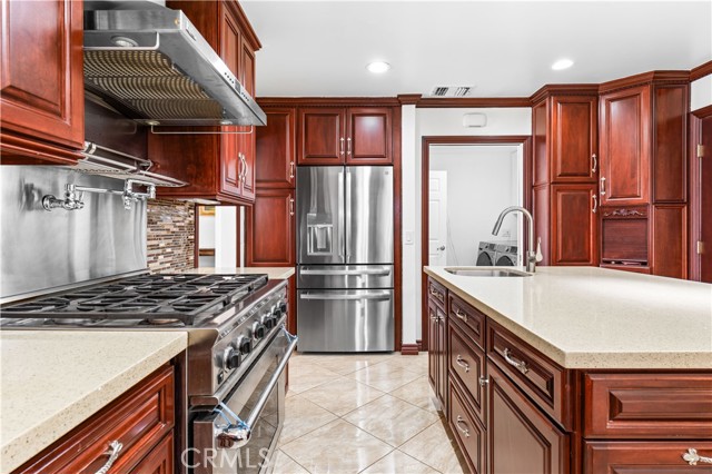 700 S Chaparro Road, Covina CA: https://media.crmls.org/medias/b371d94b-d382-46b1-8b68-45c34c1588b3.jpg