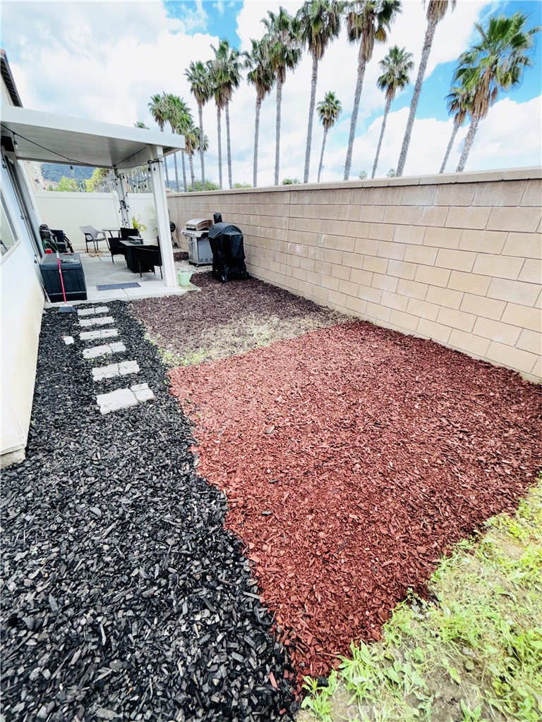 https://media.crmls.org/medias/b3722f1d-ddc6-4fe2-b65a-e0f6448b1d64.jpg?preset=X-Large