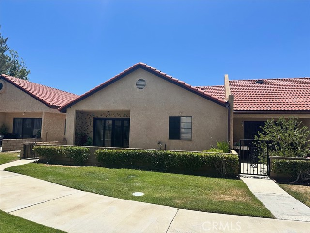 19080 Elm Drive, Apple Valley CA: https://media.crmls.org/medias/b37296f1-344d-44a6-b2c7-7c3e19fc1f02.jpg