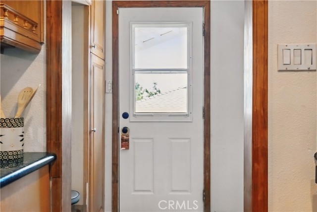 13384 Foothill Boulevard, Sylmar CA: https://media.crmls.org/medias/b372f592-4fd3-4f9c-86ad-7d5d0384dd9e.jpg