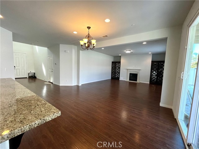 11407 Autumn Sage Avenue, Jurupa Valley CA: https://media.crmls.org/medias/b3731363-ff3f-4e4f-adf7-b41378f0c353.jpg
