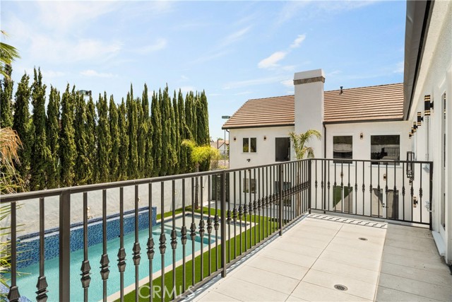 5965 Nora Lynn Drive, Woodland Hills CA: https://media.crmls.org/medias/b373379e-38c3-4e02-bfc4-a24f93436fab.jpg