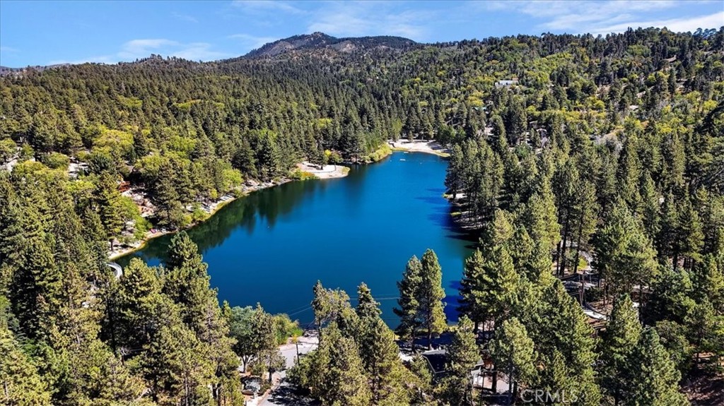 https://media.crmls.org/medias/b373abcc-eb7e-44bc-be0d-c511c371f15f.jpg?preset=X-Large