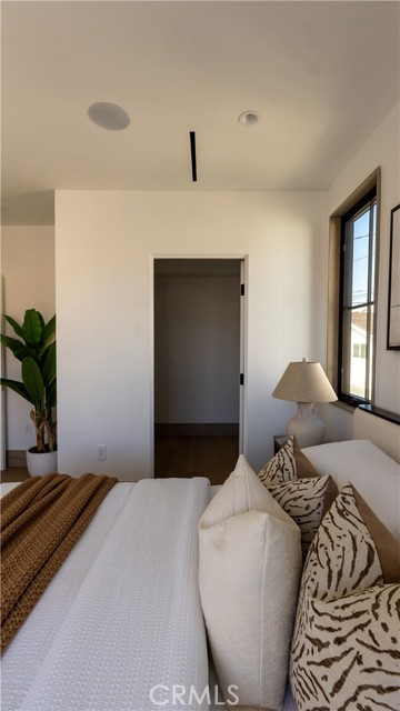 Detail Gallery Image 10 of 14 For 519 1/2 Narcissus Ave, Corona Del Mar,  CA 92625 - 2 Beds | 2/1 Baths