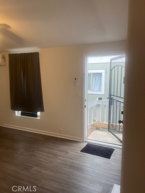 Detail Gallery Image 3 of 18 For 7560 Woodman  Pl Spc #73, Van Nuys,  CA 91405 - 2 Beds | 1 Baths