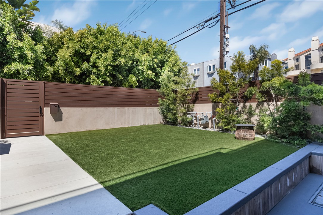 Detail Gallery Image 51 of 61 For 62 Ozone Ave, Venice,  CA 90291 - 3 Beds | 4 Baths