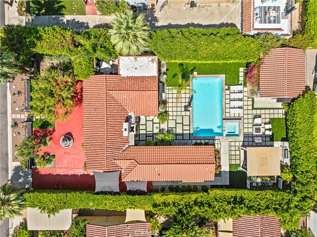 https://media.crmls.org/medias/b374c997-ce11-4d8f-bfdd-b8560baeebe7.jpg?preset=X-Large