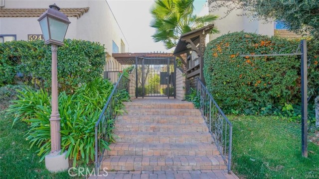 Detail Gallery Image 23 of 24 For 5243 Yarmouth #31,  Encino,  CA 91316 - 3 Beds | 2/1 Baths