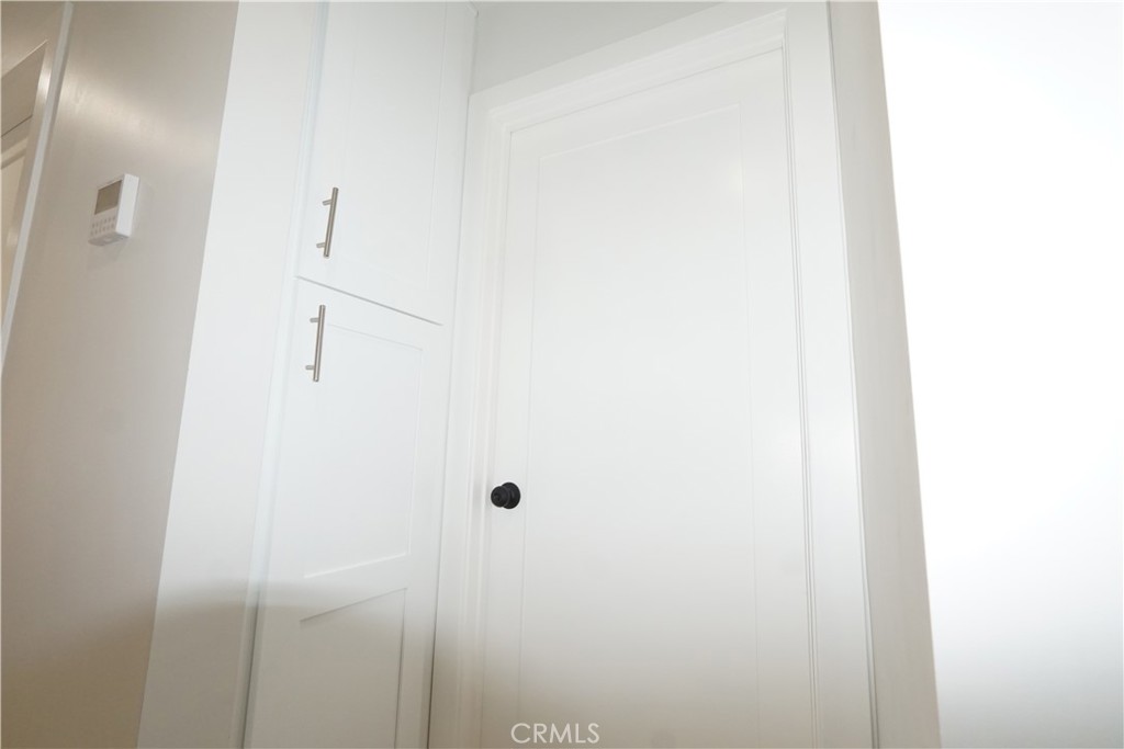 https://media.crmls.org/medias/b374efca-2c34-430d-b188-361f0d634f46.jpg?preset=X-Large