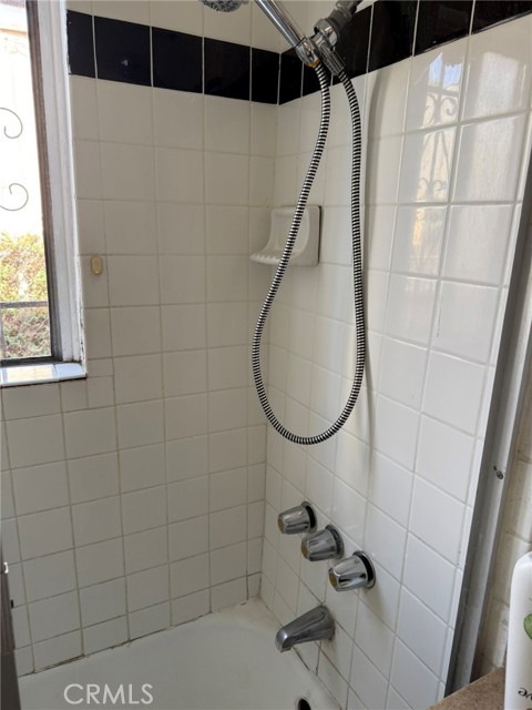 1229 E 89th Street, Los Angeles CA: https://media.crmls.org/medias/b3751330-de91-4dca-9f42-0d817b9b4876.jpg