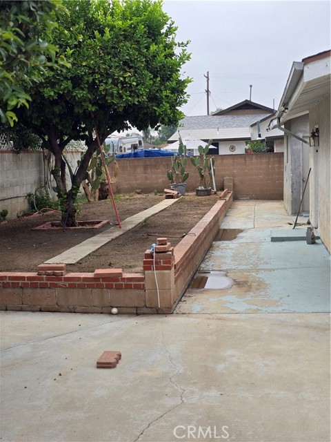 13966 Fox Street, San Fernando CA: https://media.crmls.org/medias/b375f24e-3187-4b72-af3f-14481e70f9e6.jpg