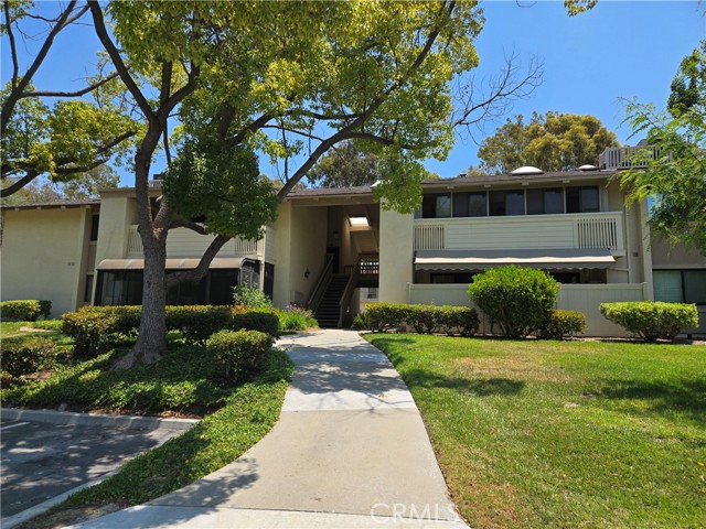 Detail Gallery Image 2 of 22 For 13504 La Jolla Cir #F,  La Mirada,  CA 90638 - 2 Beds | 2 Baths