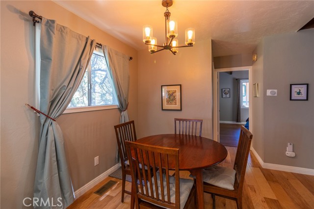 Detail Gallery Image 7 of 30 For 31045 Valley Oak Dr, Running Springs,  CA 92382 - 2 Beds | 2 Baths