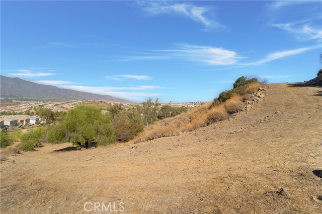 11085 Canyon Circle, Corona CA: https://media.crmls.org/medias/b379361b-ce68-463c-a6ae-773aaf307b26.jpg