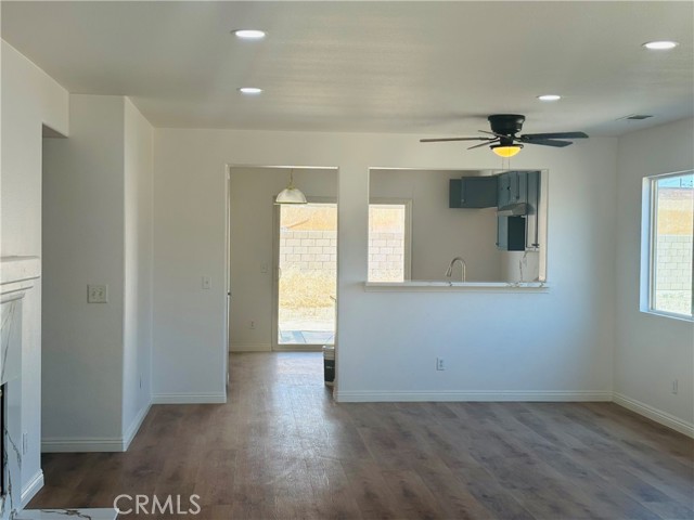 Detail Gallery Image 3 of 6 For 555 Koufax Dr, Lancaster,  CA 93535 - 3 Beds | 2 Baths