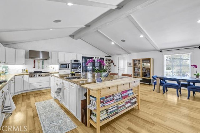 Detail Gallery Image 5 of 24 For 2237 Golden Cir, Newport Beach,  CA 92660 - 3 Beds | 2 Baths
