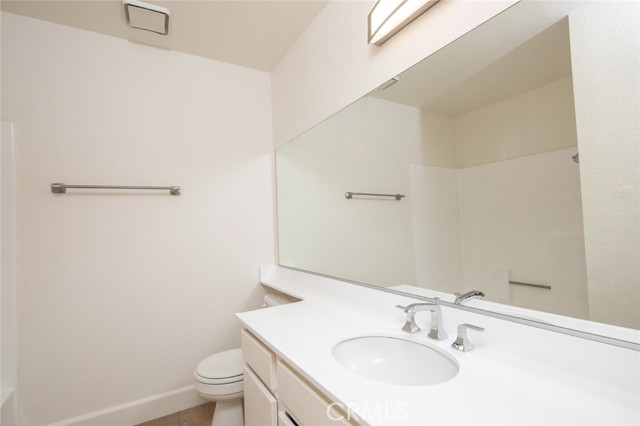 21216 Jasmines Way, Lake Forest CA: https://media.crmls.org/medias/b379ae2e-978a-4c63-a377-fc314d64e1ad.jpg
