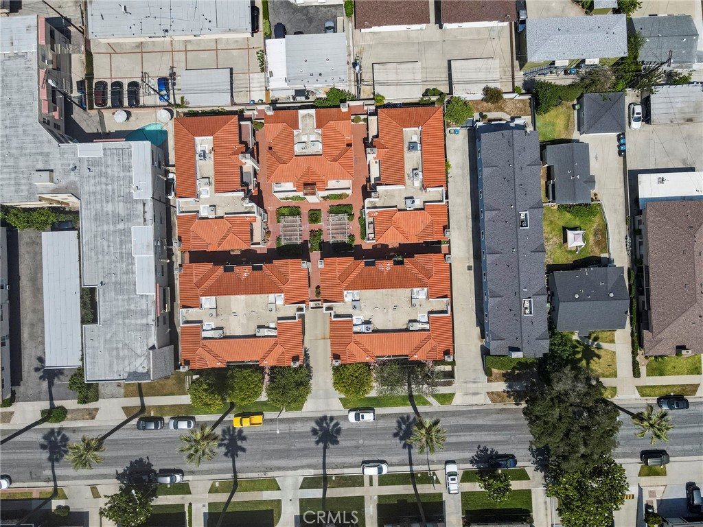 https://media.crmls.org/medias/b379c41d-f036-437f-bf54-63161a8b2d83.jpg?preset=X-Large