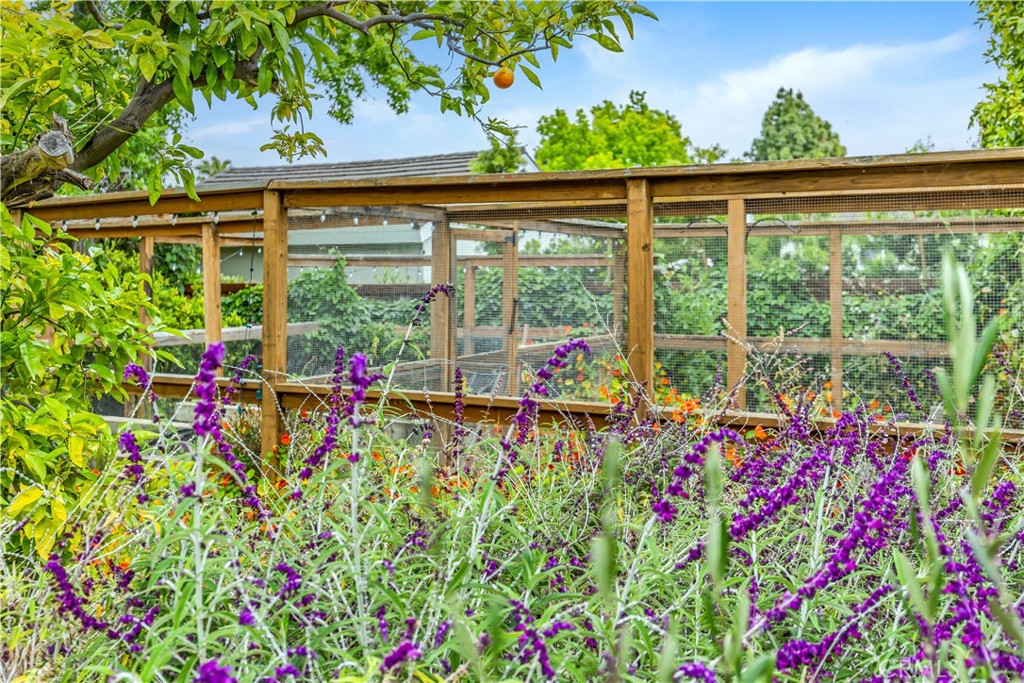 https://media.crmls.org/medias/b37aae7b-338c-40b4-9044-58bc61477d6b.jpg?preset=X-Large