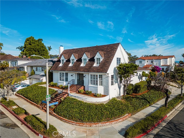 Detail Gallery Image 2 of 35 For 3803 Monteith Dr, View Park,  CA 90043 - 5 Beds | 4 Baths