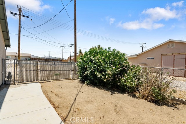 Detail Gallery Image 12 of 38 For 7147 Lennox Ave, Yucca Valley,  CA 92284 - 3 Beds | 2 Baths