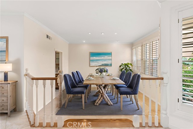 6121 Greenbrier Drive, Huntington Beach CA: https://media.crmls.org/medias/b37ef7bf-2a7f-42d1-86f6-c397f1911845.jpg