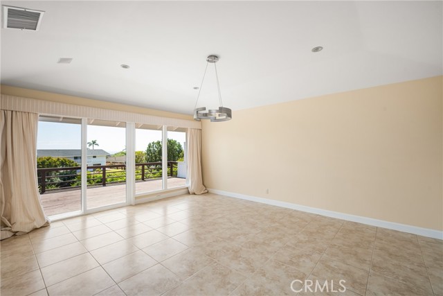 2815 Blue Water Drive, Corona del Mar CA: https://media.crmls.org/medias/b37f0ada-3657-4c47-8692-aacd2d396e24.jpg